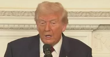 تفاصيل مكالمة الـ15 دقيقة.. ترامب يمهل مادورو للمغادرة ويفرض حظرا جويا