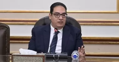 رئيس جامعة القاهرة يعلن ترقية 1674موظفا ومحاميا بالجهاز الإدارى بالجامعة