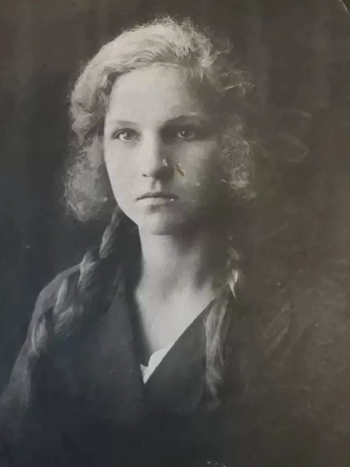 كلافديا ميخايلوفنا  في شبابها