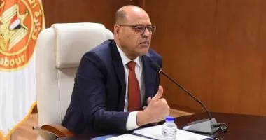 وزير العمل يقرر إيقاف 11 شركة لإلحاق العمالة بالخارج لمخالفتها أحكام القانون