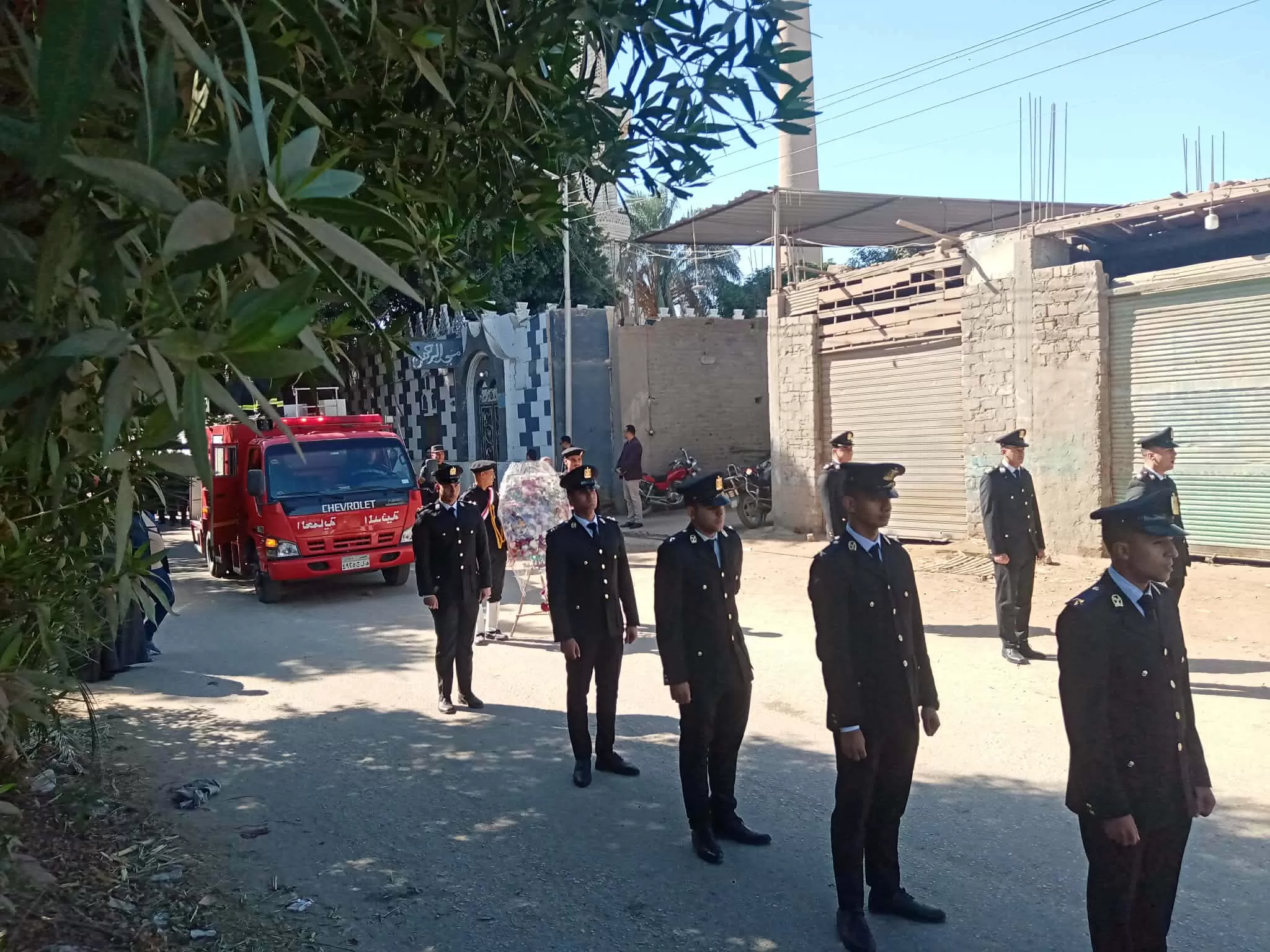 ضباط مشاركين بالجنازة