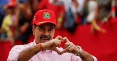 مادورو يعاود الظهور في تجمع حاشد ويؤكد تمسكه بالسلطة رغم ضغوط واشنطن