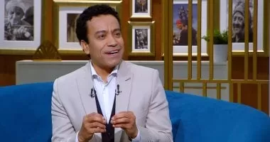 أستاذ مفصول بحكم قضائى وراء شائعة تعيين الفنان سامح حسين بجامعة حلوان