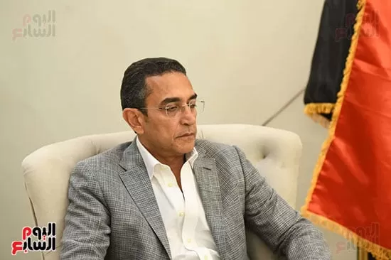 أحد المشاركين في الاجتماع