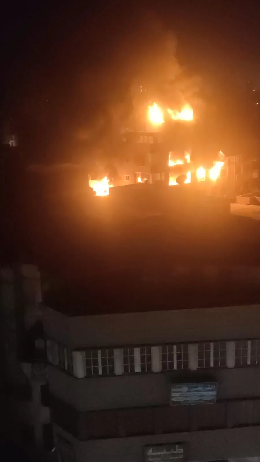 اشتعال النيران في المول