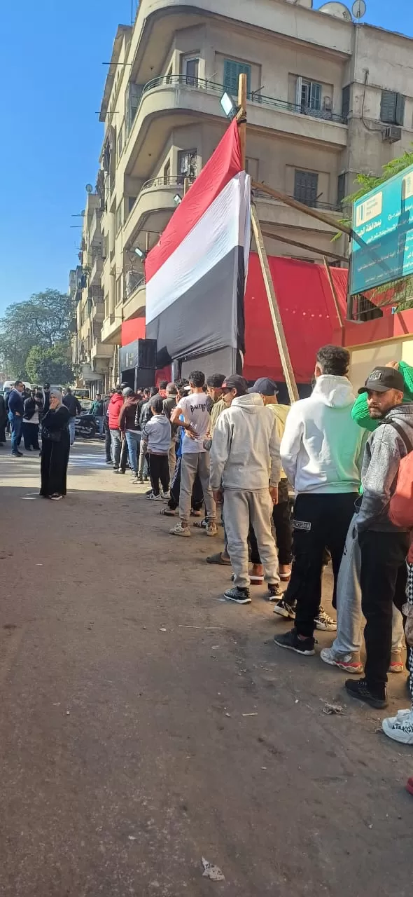 تزايد الإقبال على التصويت فى لجان الانتخاباية فى امبابة (10)