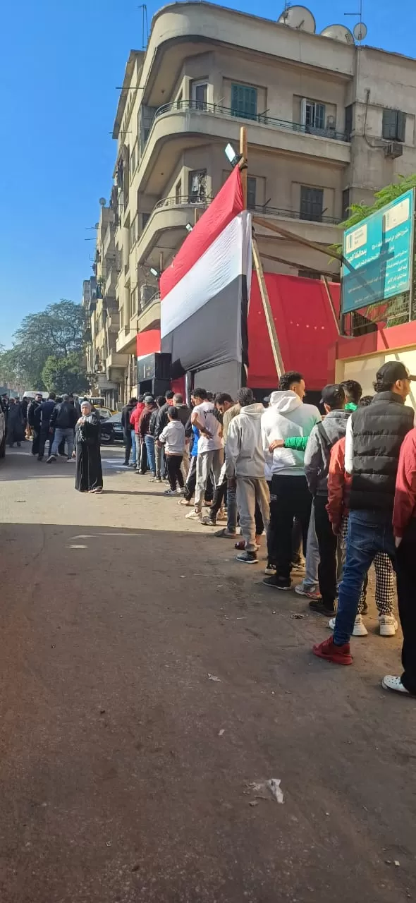 تزايد الإقبال على التصويت فى لجان الانتخاباية فى امبابة (8)