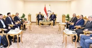 وزير الانتاج الحربي ووزير الطاقة والتعدين البوسني يناقشان سبل التعاون