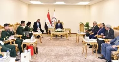 وزير الإنتاج الحربى يستقبل ممثلى وزارة الدفاع الفيتنامية بمعرض ايديكس