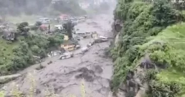 ارتفاع حصيلة ضحايا الفيضانات والانهيارات الأرضية فى إندونيسيا لـ 804 قتلى