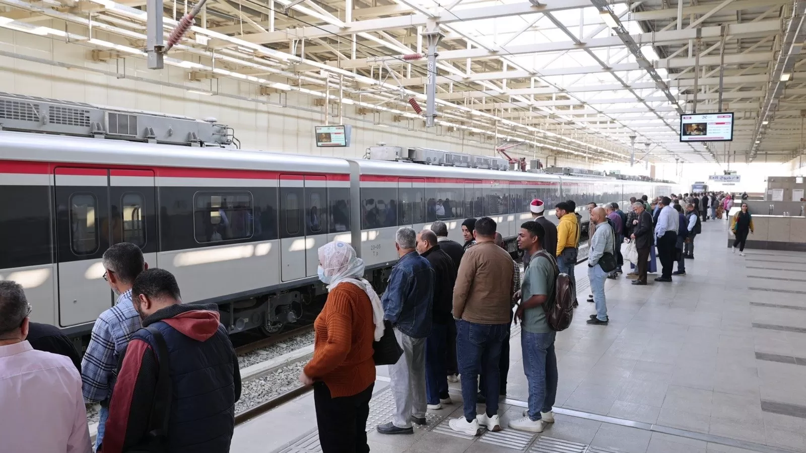 اقبال على القطار