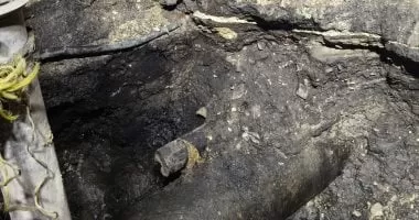 كسر بخط مياه أمام مستشفى أم المصريين بالجيزة وانقطاع الخدمة ببعض المناطق