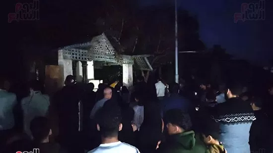 أهالى-بورسعيد-خلال-تشييع-جثمان-السباح-يوسف-محمد-(2)