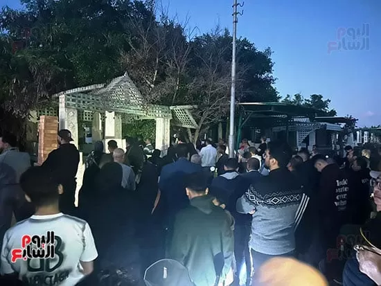أهالى-بورسعيد-خلال-تشييع-جثمان-السباح-يوسف-محمد-(9)