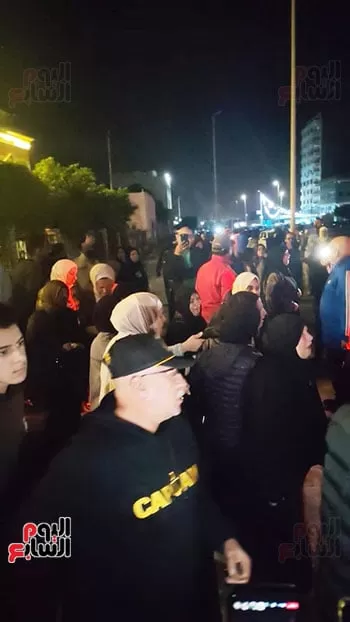 أهالى-بورسعيد-خلال-تشييع-جثمان-السباح-يوسف-محمد-(3)