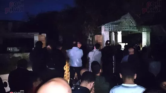 أهالى-بورسعيد-خلال-تشييع-جثمان-السباح-يوسف-محمد-(5)