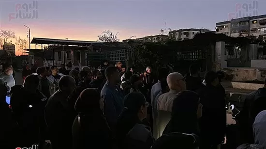 أهالى-بورسعيد-خلال-تشييع-جثمان-السباح-يوسف-محمد-(6)