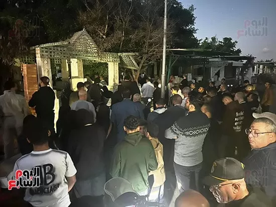 أهالى-بورسعيد-خلال-تشييع-جثمان-السباح-يوسف-محمد-(8)