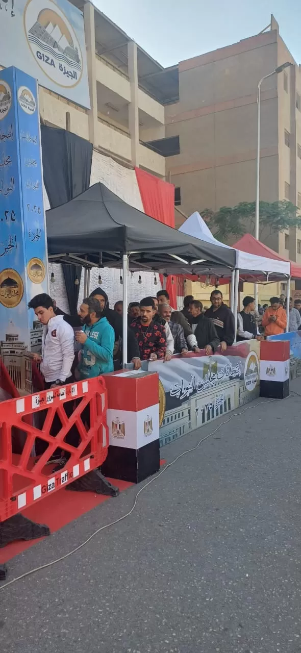 توافد الناخبين على اللجنة