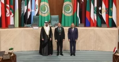 محافظ القاهرة يتسلم جائزة أفضل محافظ على مستوى الدول العربية