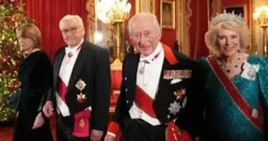 بيرة وكرة ورسالة مفاجئة.. ماذا حدث فى مأدبة الملك تشارلز لرئيس ألمانيا؟