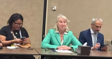 وزيرة فرنسا لشئون الصيد تطالب بصياغة سياسة بحرية للحد من تلوث البحر المتوسط