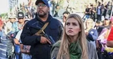 حسناوات فنزويلا يحملن البنادق الآلية فى مواجهة ترامب.. ما حقيقة الصورة