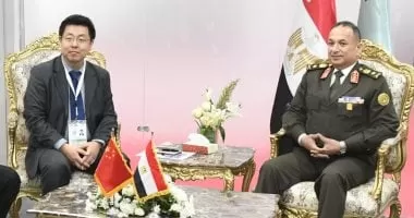 لقاءات ثنائية مكثفة لقادة الأفرع الرئيسية وكبار قادة القوات المسلحة