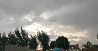 الأرصاد تحذر من سيول وضربات البرق على بعض المناطق