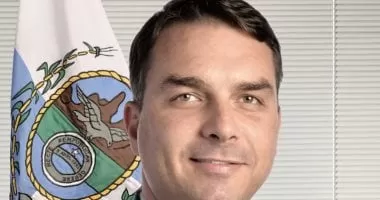 نجل بولسونارو يعلن ترشّحه لرئاسة البرازيل بدعم مباشر من والده