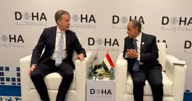 وزير الخارجية يلتقي مع رئيس المنتدى الاقتصادي العالمي