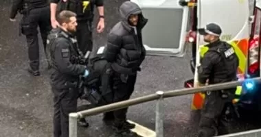 ما تفاصيل حادث الاعتداء فى موقف سيارات مطار هيثرو؟.. فيديو