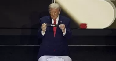 ترامب يقدم حفل جوائز مركز كينيدى.. سيلفستر ستالون فى مقدمة المكرمين