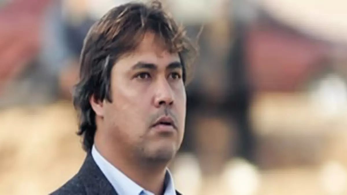 أشرف قاسم يفضح فضيحة الزمالك المالية: "المدير الرياضي يأخذ نسبة من الصفقات ويدمر الفريق!"