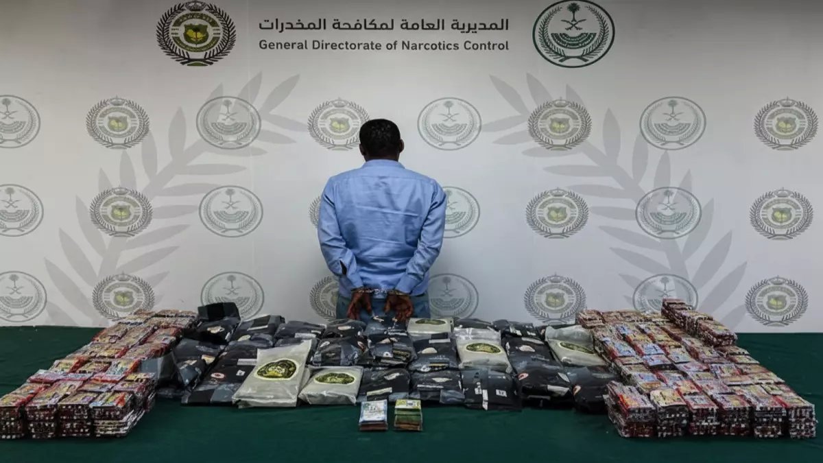 عاجل: ضبط شبكة مخدرات ضخمة في الرياض... 55 كيلو حشيش و30 ألف قرص مخدر!