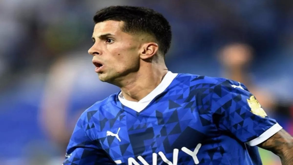 عاجل: حرب أوروبية على نجم الهلال كانسيلو... إنتر وبرشلونة يتصارعان والراتب 15 مليون يورو!