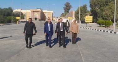 محافظ شمال سيناء يتفقد معبرى رفح والعوجة لمتابعة دخول المساعدات لغزة