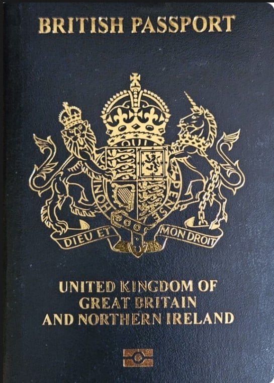 الباسبور البريطاني الجديد بشعار الملك تشارلز