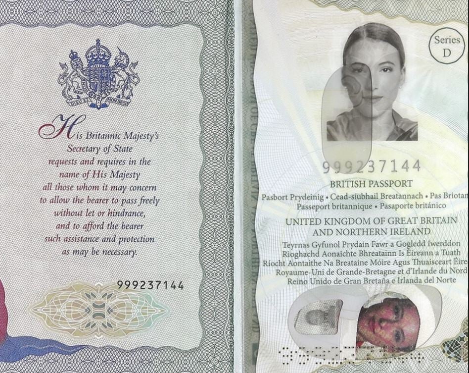 العلامات المائية والصفحات الشفافة داخل الباسبور