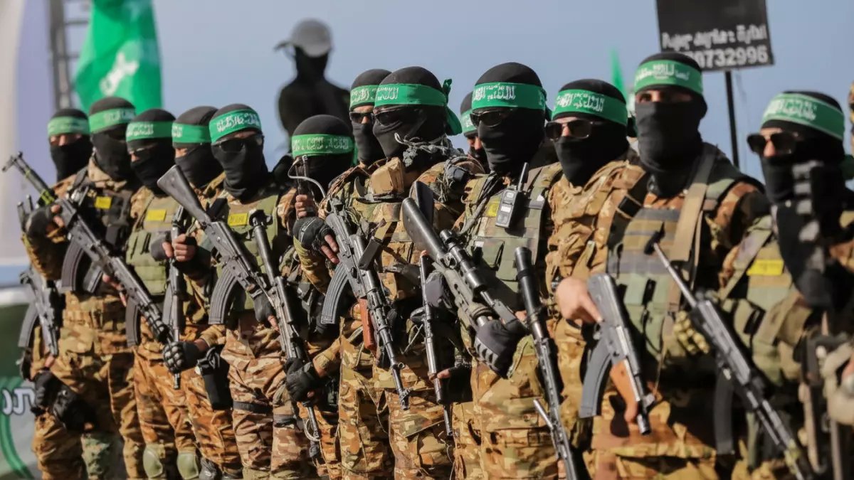 عاجل: حماس تكشف الحقيقة المدوية... مقتل محمد السنوار وكشف هوية "أبو عبيدة" السرية لأول مرة!