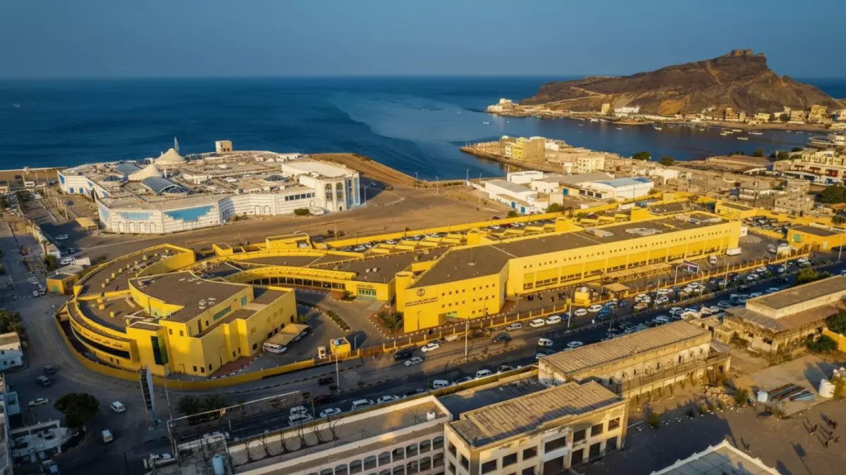 عاجل: السعودية تضخ 268 مشروعاً تنموياً عملاقاً في اليمن... 18 مليون يمني يستفيدون من أكبر برنامج إعمار!