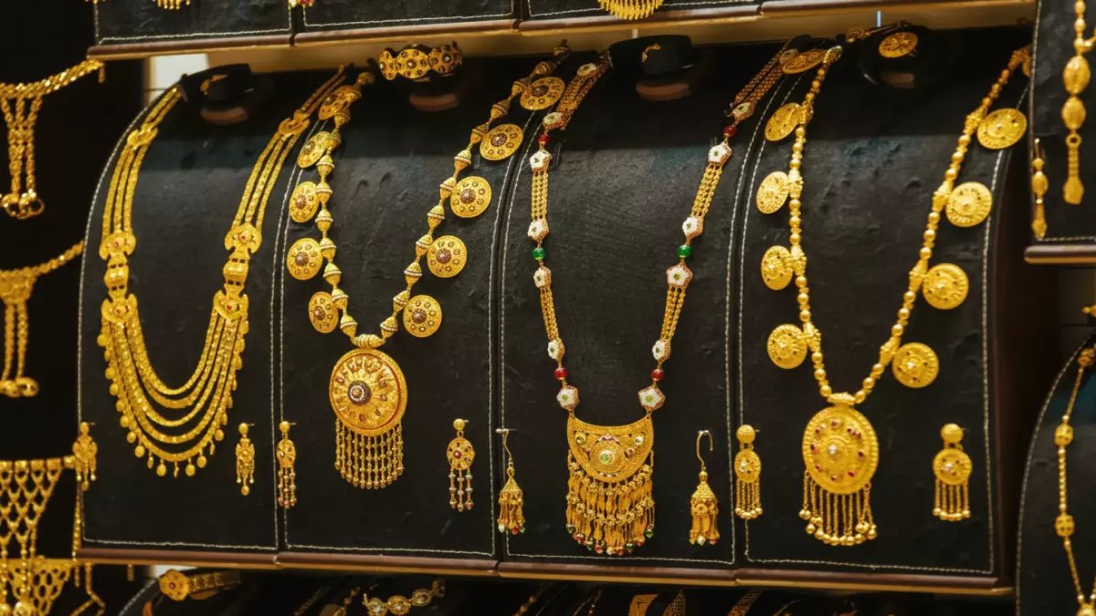 عاجل: انهيار مدوي في أسعار الذهب باليمن... صنعاء تسجل أرقاماً صادمة وعدن تواجه خسائر تاريخية!