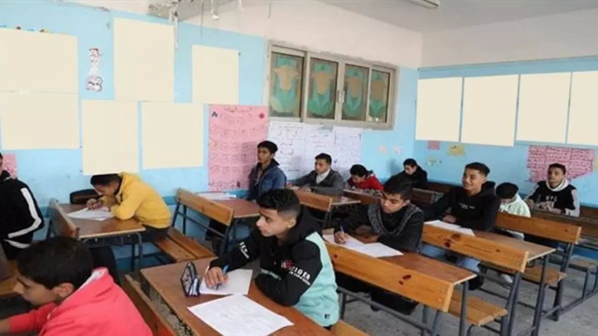 عاجل: تعليم القاهرة تصدر قراراً نارياً بمنع الهواتف نهائياً... حتى المعلمين ممنوعون!