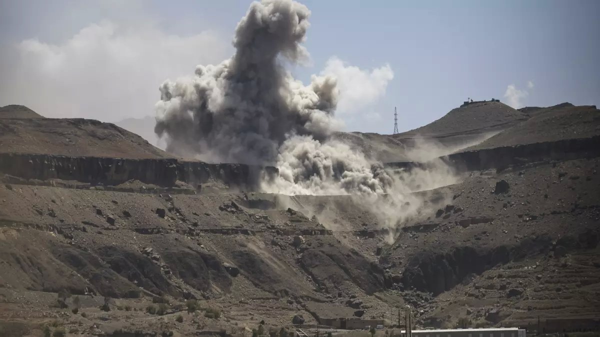 عاجل: التحالف العربي يسحب قواته من جبهة الحوثيين سراً... وجهة جديدة صادمة تثير الجدل!