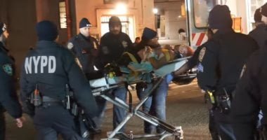 شخص مضطرب عقليا يدفع مسنًا نحو المترو في نيويورك.. أول حادثة عنف عشوائي في 2026