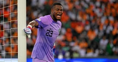 حارس نيجيريا يفكر فى الاعتزال بعد وفاة والدته قبل دور الـ16 بكأس أمم أفريقيا