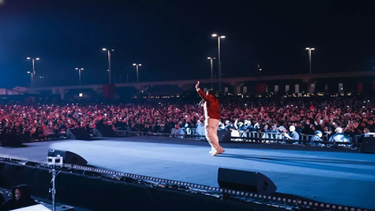 تامر حسني يصدم جمهوره: "العاصمة الجديدة حولت حفل رأس السنة لحاجة فوق الخيال!" - شاهد ردود الأفعال