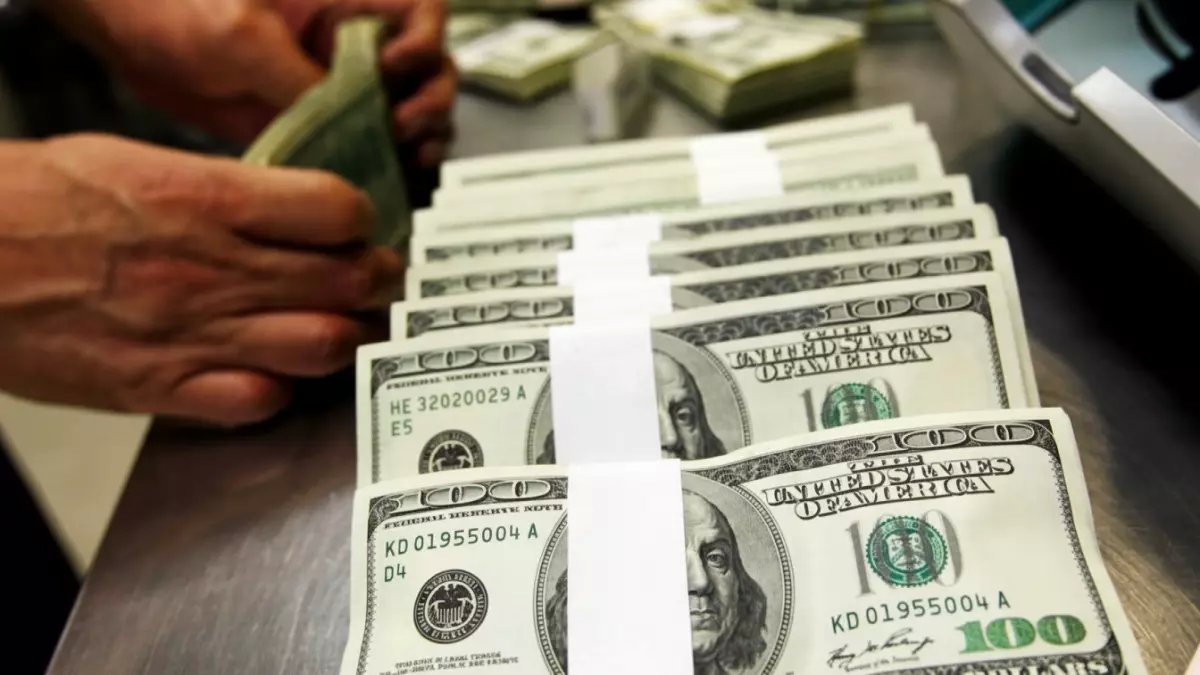 عاجل: الدولار يتجمد عند 47.77 جنيه... والبنوك تغلق أبوابها لـ3 أيام كاملة!