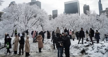 توقعات باضطرابات مرورية وتعطيل حركة السفر بسبب الثلوج فى بريطانيا