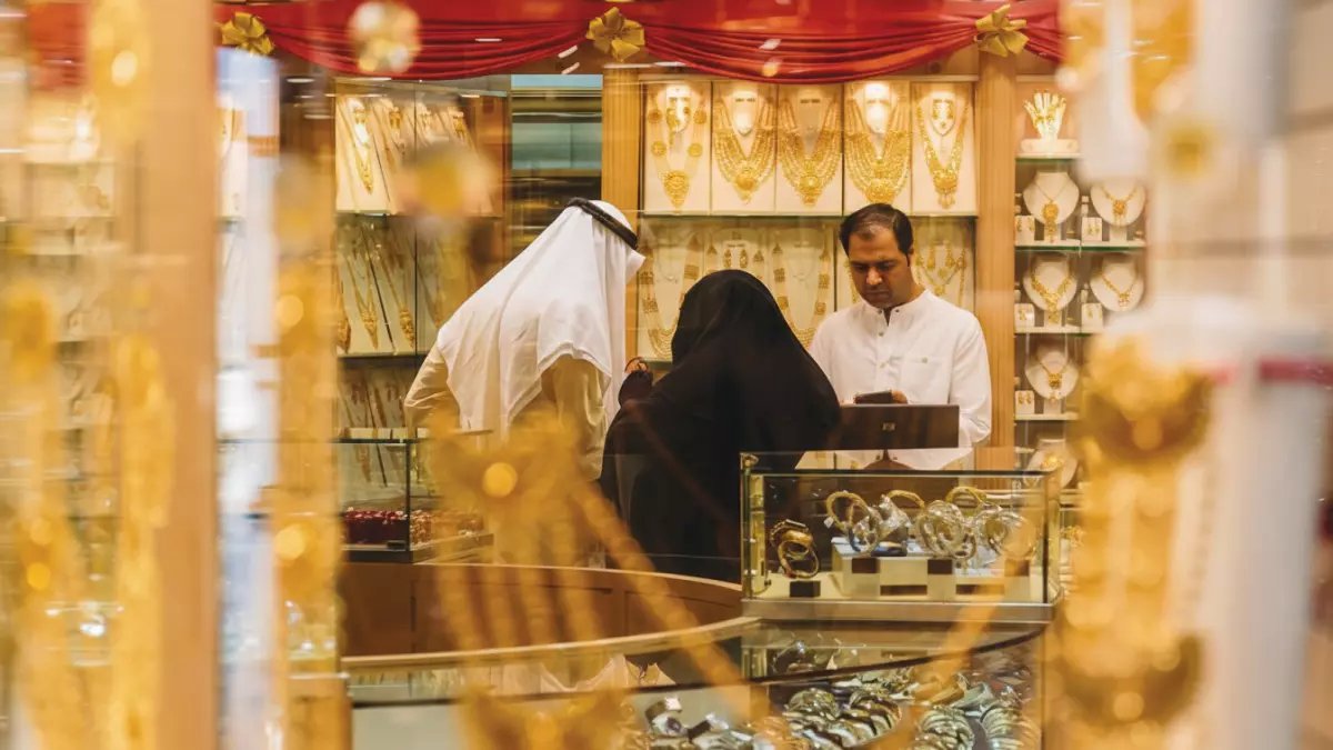 عاجل: الذهب يحطم الأرقام القياسية في السعودية… عيار 24 يتجاوز 527 ريالًا والخبراء يحذرون!